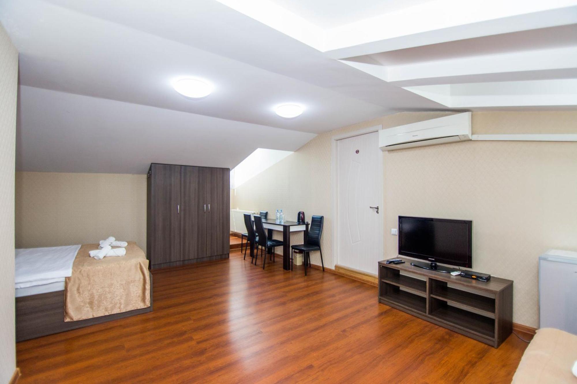 Hotel Care Inn Tiflis Dış mekan fotoğraf